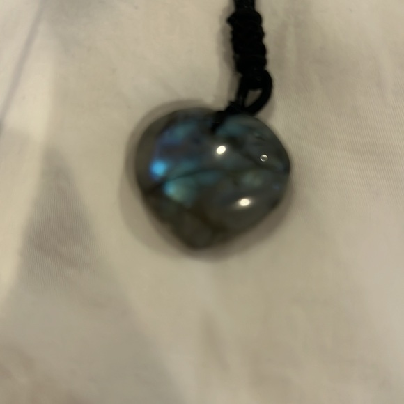 Beautiful heart shaped labradorite necklace - Picture 3 of 3